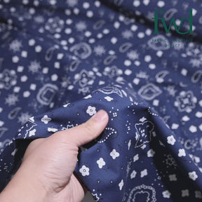 Paisley Print Bandana Broadcloth (60 Inches) Navy Fabric Video|SV576981